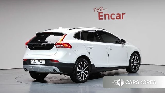 Volvo V40 Cross-Country 2019 Белый из Кореи
