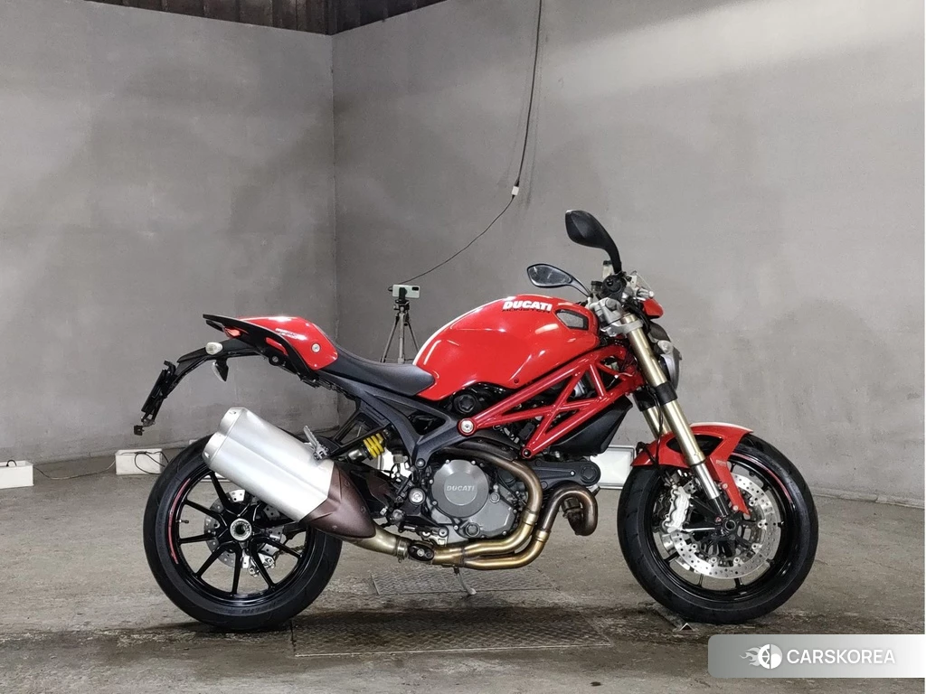 Проданный Ducati MONSTER 1100 EVO 2011 из Японии