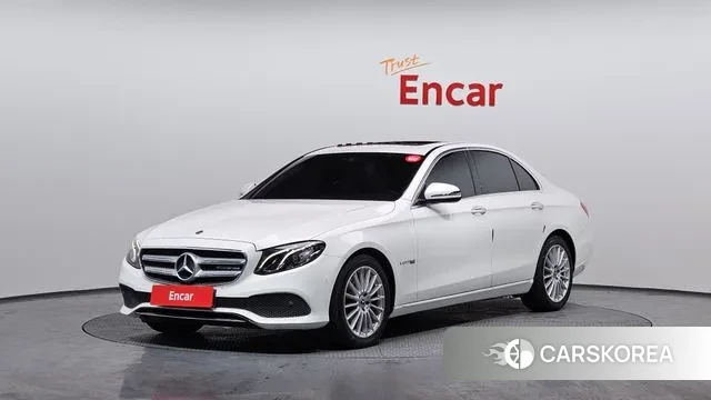 Mercedes-Benz E-Class W213 2018 Белый из Кореи