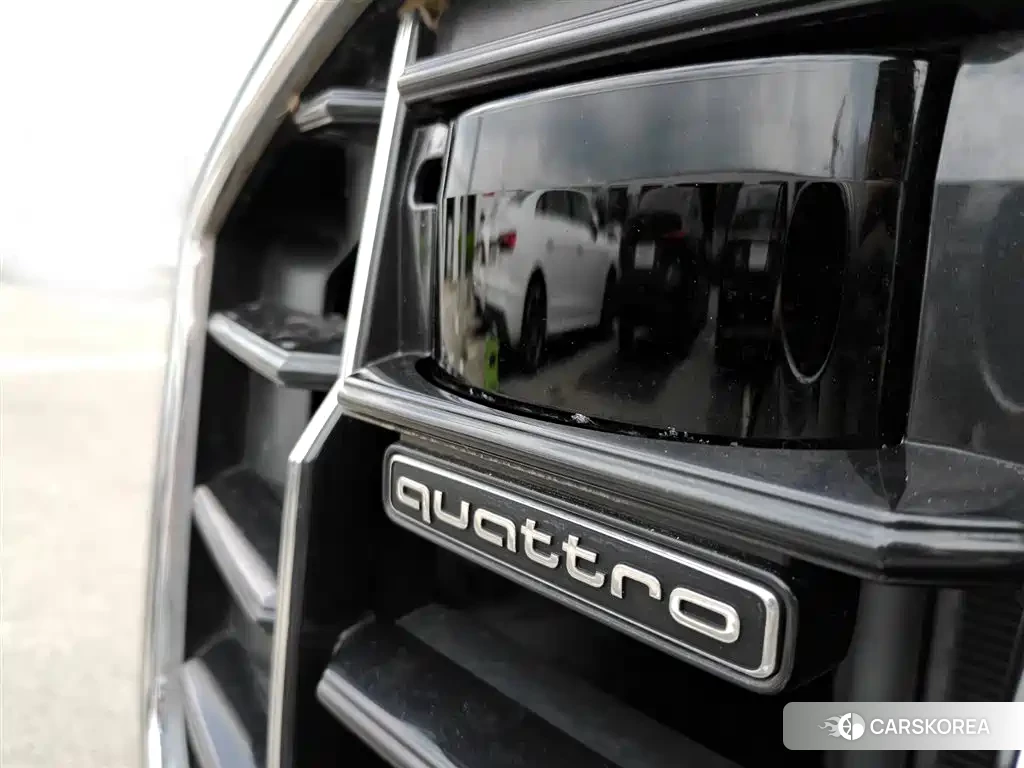 Audi Q8 2023 Черный из Китая