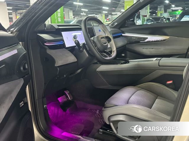Lynk 08 EM-P 2024 Шампань из Китая