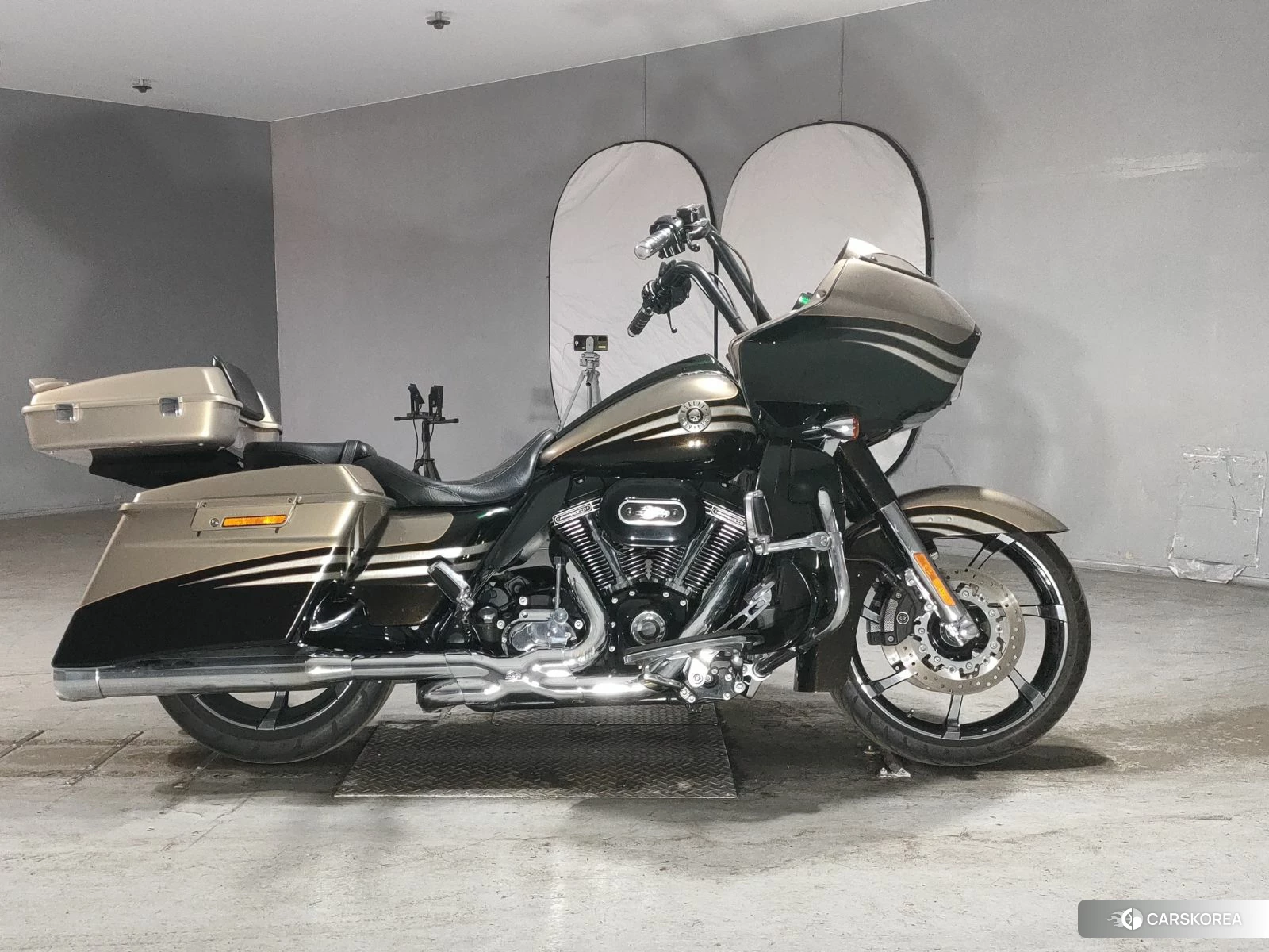 Проданный Harley-Davidson Road Glide FLTRXSE1800 CVO 2013 из Японии, фото 2