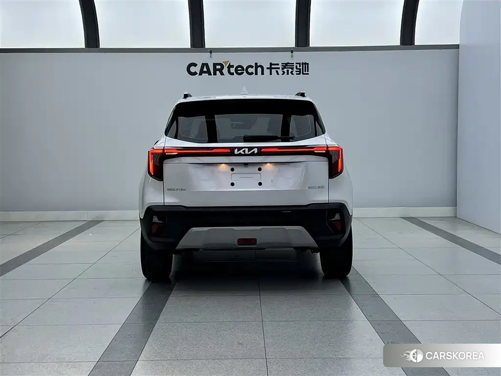 Kia Seltos 2023 Белый из Китая