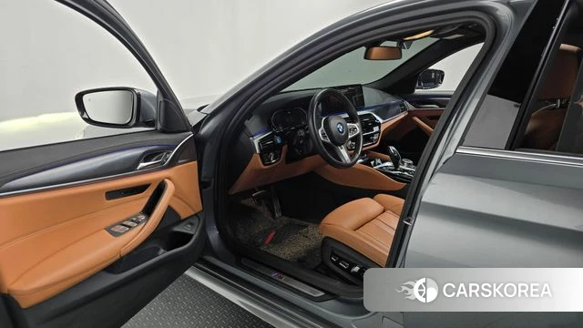 BMW 5 Series (G30) 2022 Серый из Кореи