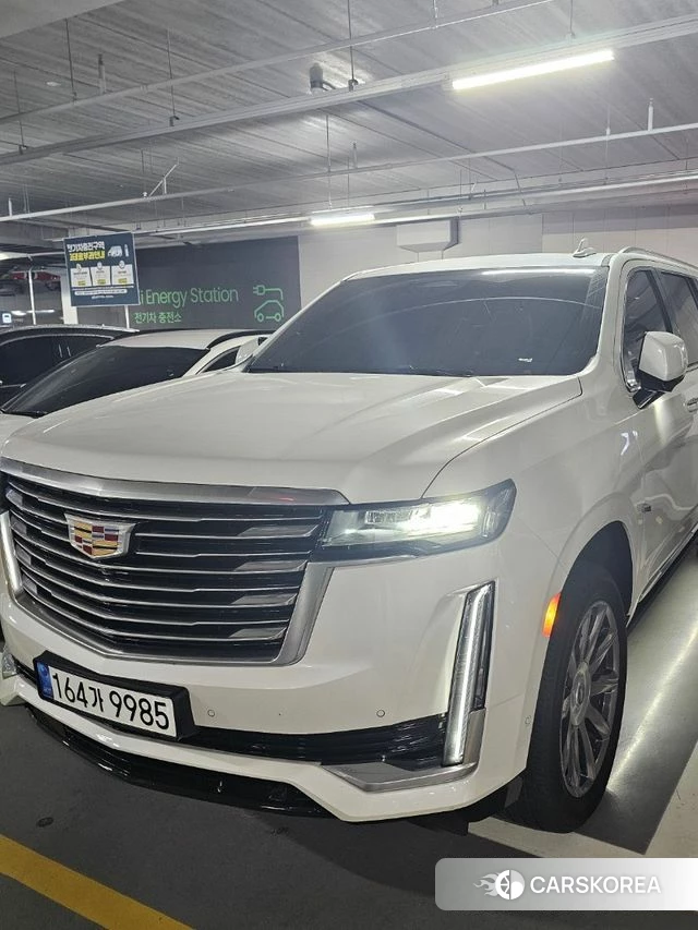 Cadillac Escalade 5th Generation 2022 Белый из Кореи
