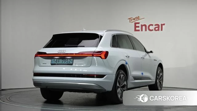 Audi e-Tron 2021 Белый из Кореи