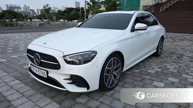 Mercedes-Benz E-Class W213 2021 Белый из Кореи