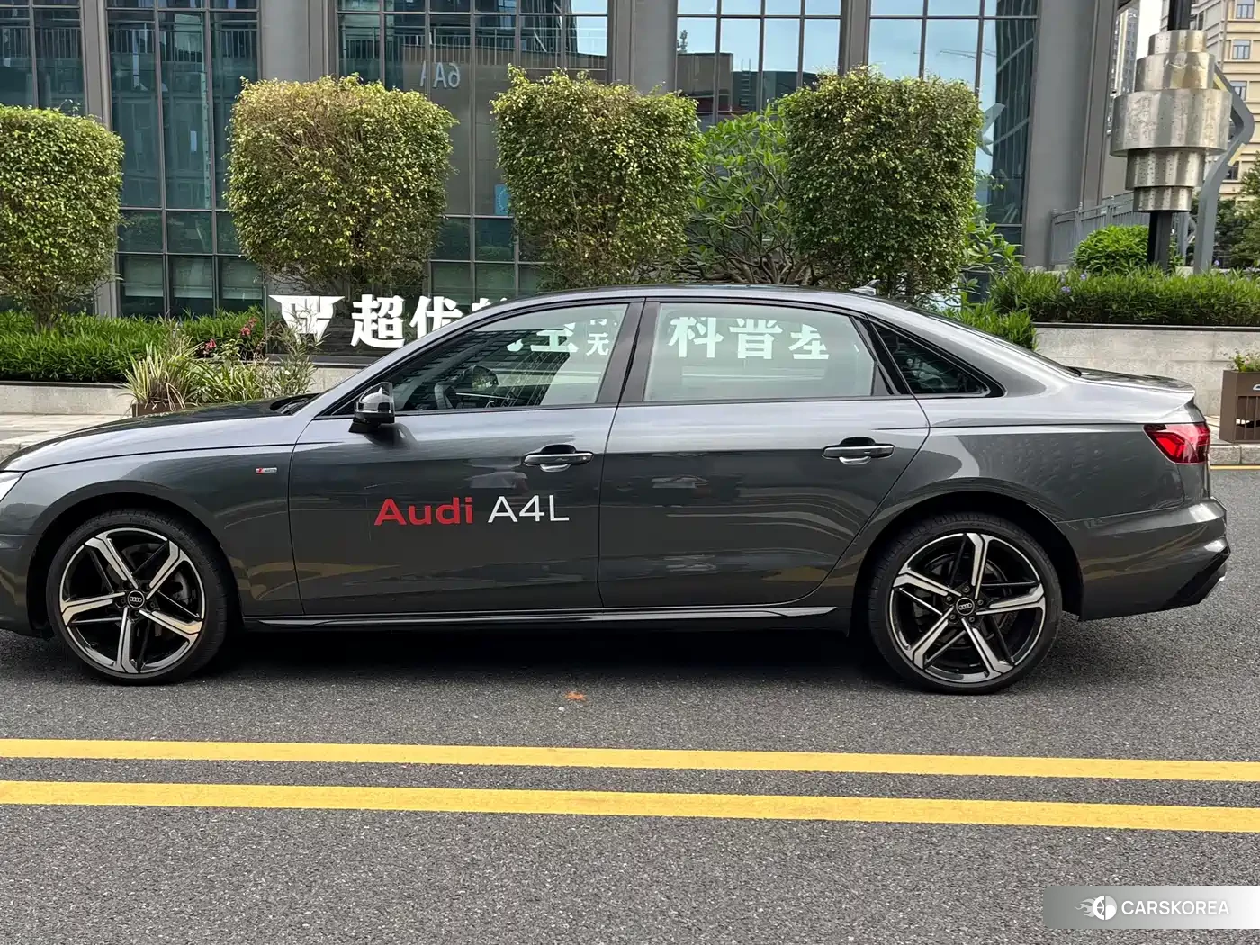 Audi A4L 2024 Silver/gray из Китая