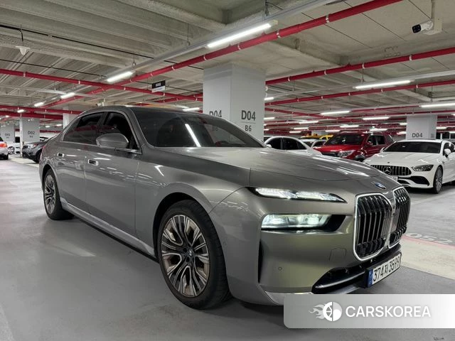BMW 7 Series (G70) 2023 Серебристо-серый из Кореи