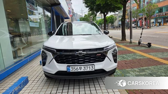 Chevrolet (GM Daewoo) Trax Crossover 2025 Белый из Кореи