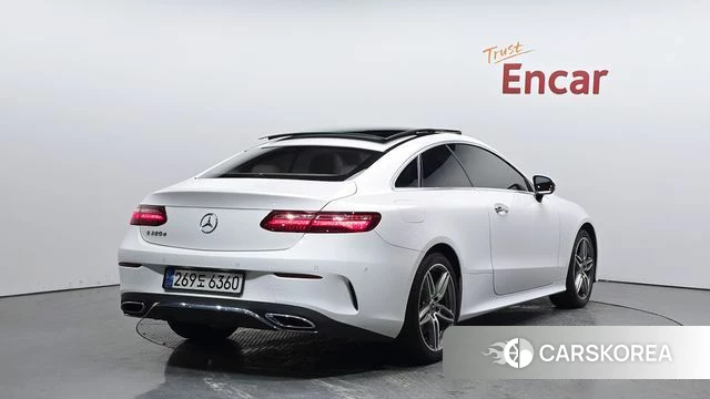 Mercedes-Benz E-Class W213 2019 Белый из Кореи