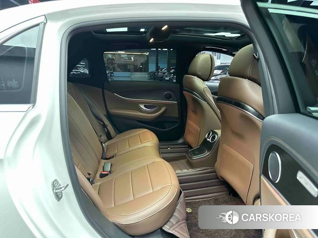 Mercedes-Benz E-class 2024 Белый из Китая