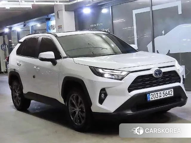 Toyota RAV4 5th Generation 2022 Белый из Кореи