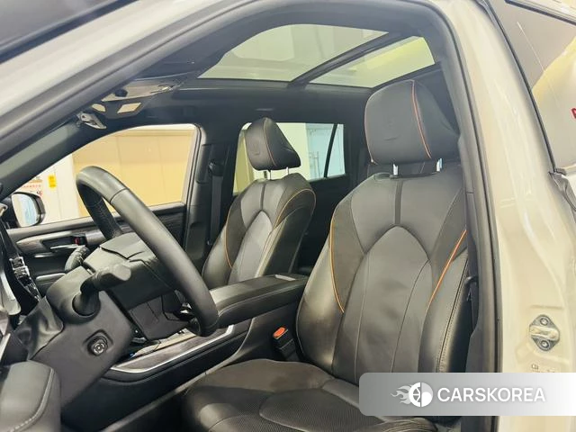 Toyota Crown Lufang 2024 Белый из Китая
