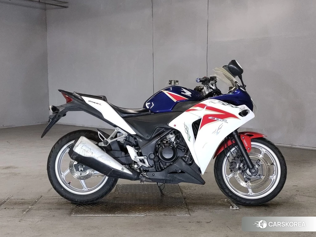 Проданный Honda CBR250R 2011 из Японии