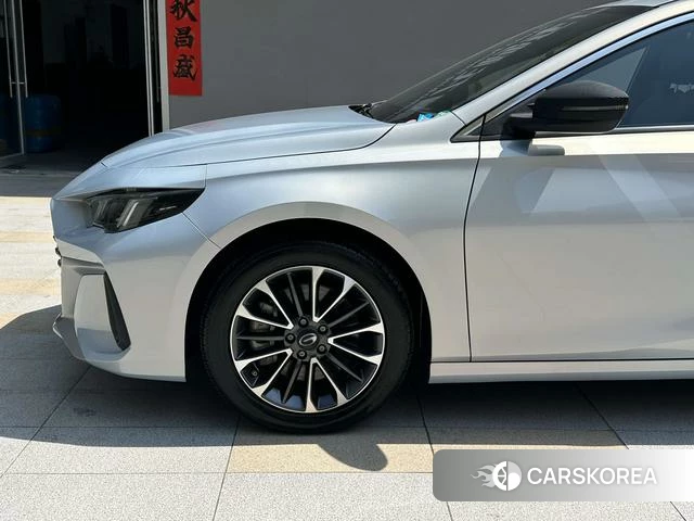 GAC Trumpchi Shadow Leopard 2023 Серебристо-серый из Китая