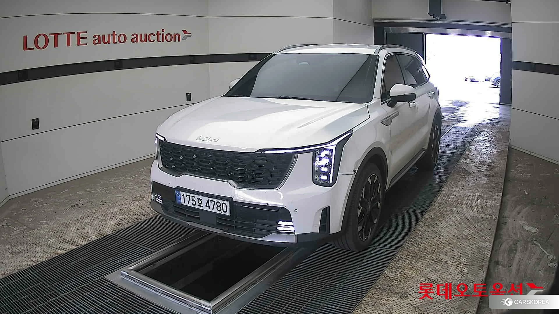 Kia Sorento 2024 Snow White Pearl из Кореи