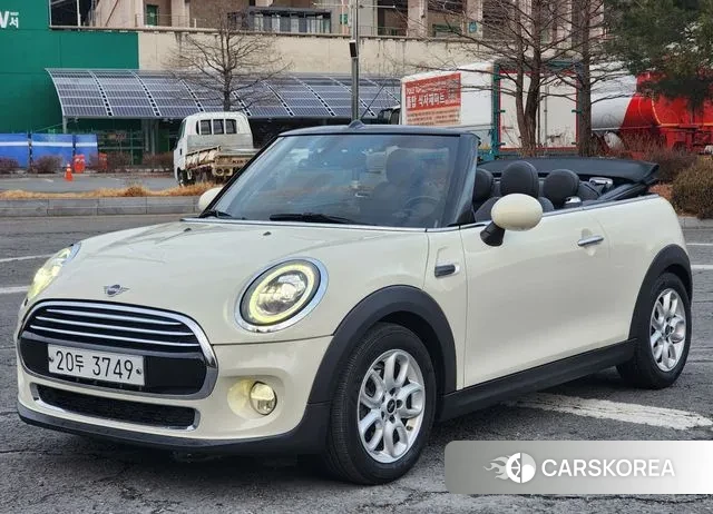 Mini Cooper Convertible 2019 Жемчужный цвет из Кореи