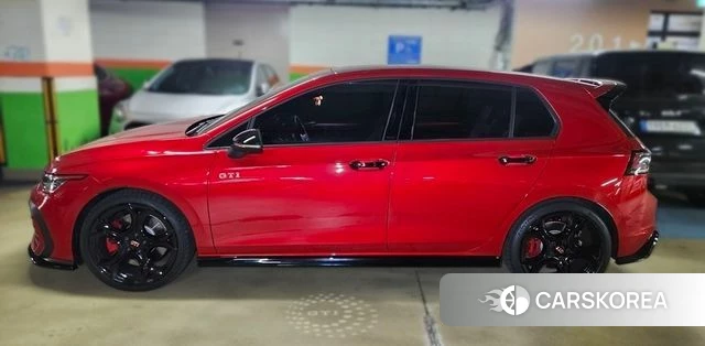 Volkswagen Golf 8th Generation 2025 Красный из Кореи