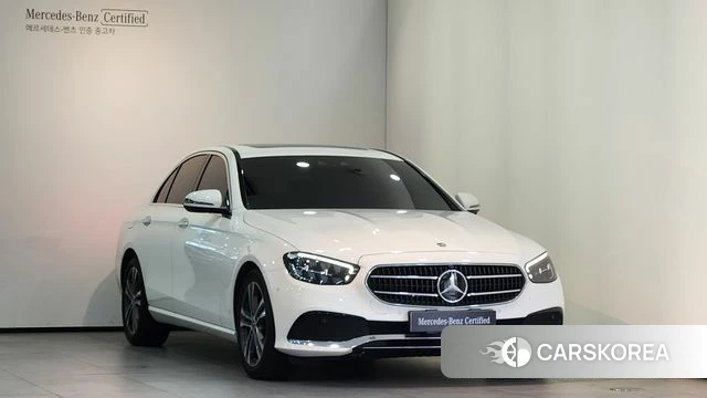 Mercedes-Benz E-Class W213 2023 Белый из Кореи
