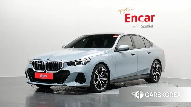 BMW 5 Series (G60) 2024 Серебристо-серый из Кореи