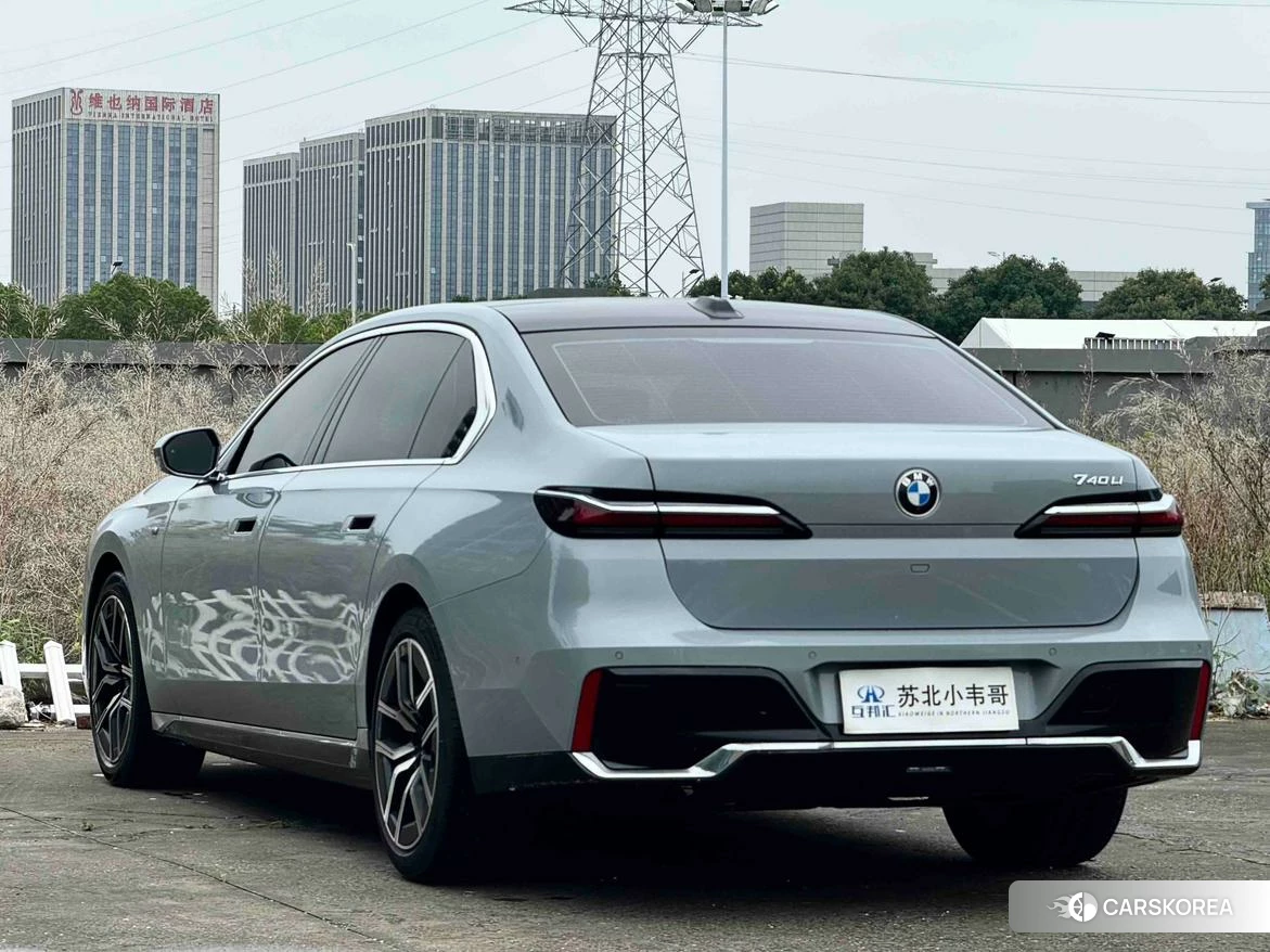 BMW 7 series 2022 Темно-серый из Китая