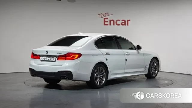 BMW 5 Series (G30) 2018 Белый из Кореи