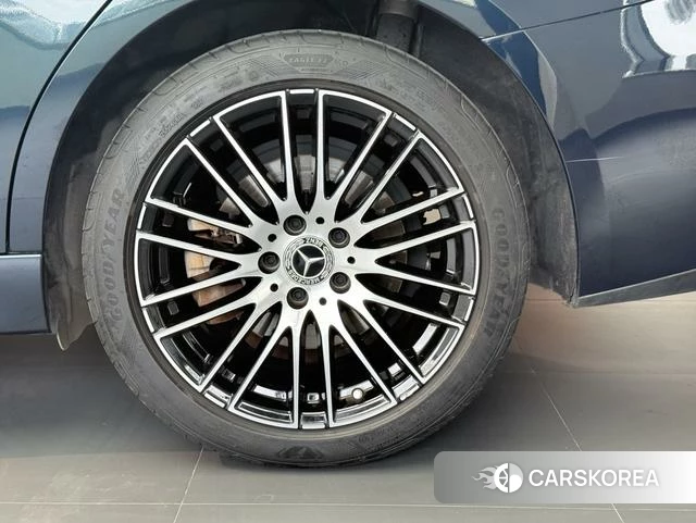 Mercedes-Benz Class C 2022 Зеленый из Китая