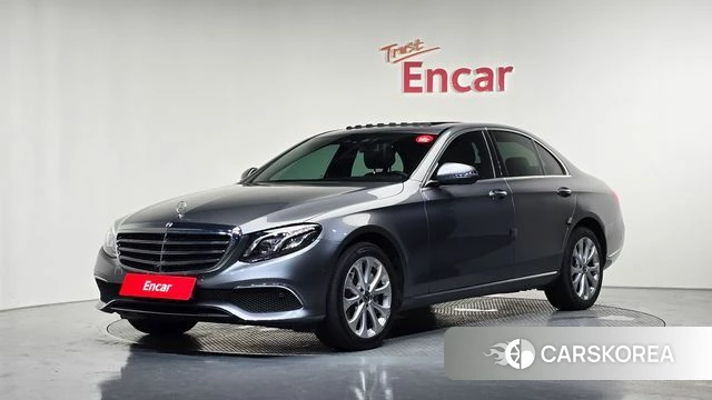 Mercedes-Benz E-Class W213 2018 Серебристо-серый из Кореи