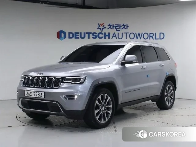 Jeep Grand Cherokee 2018 Серебристо-серый из Кореи
