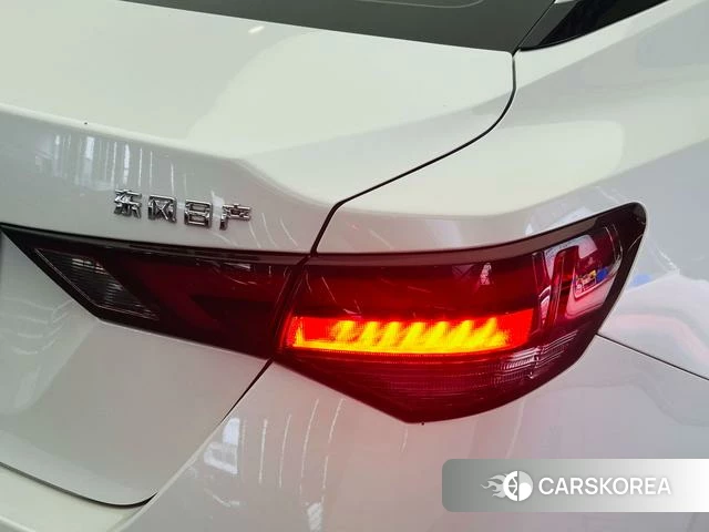 Nissan Xuan Yi 2023 Белый из Китая