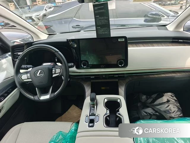 Lexus LM 2026 Белый из Китая