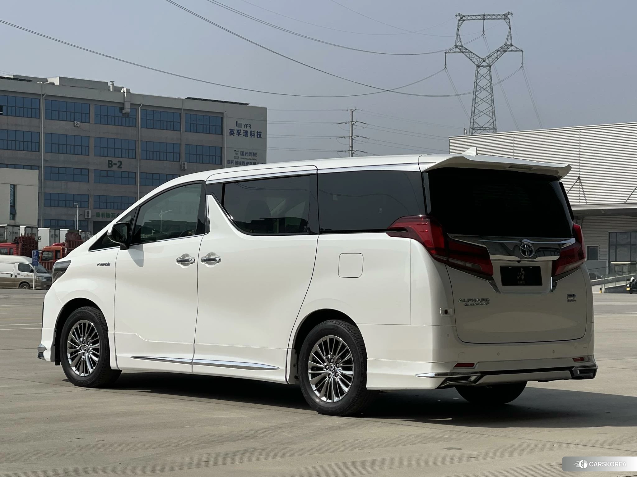 Toyota Alphard 2021 Белый из Китая