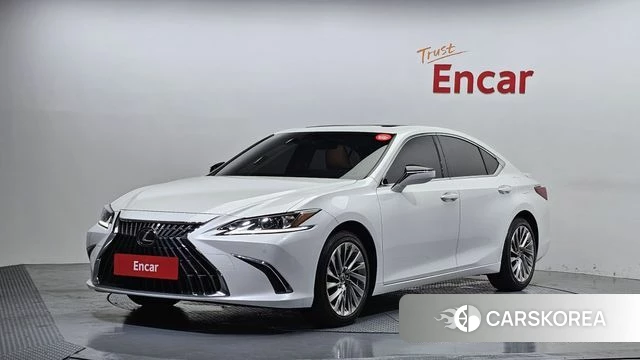 Lexus ES300h 7th generation 2024 Белый из Кореи
