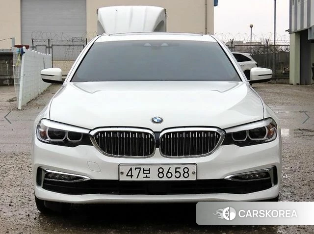 BMW 5 Series (G30) 2018 Белый из Кореи