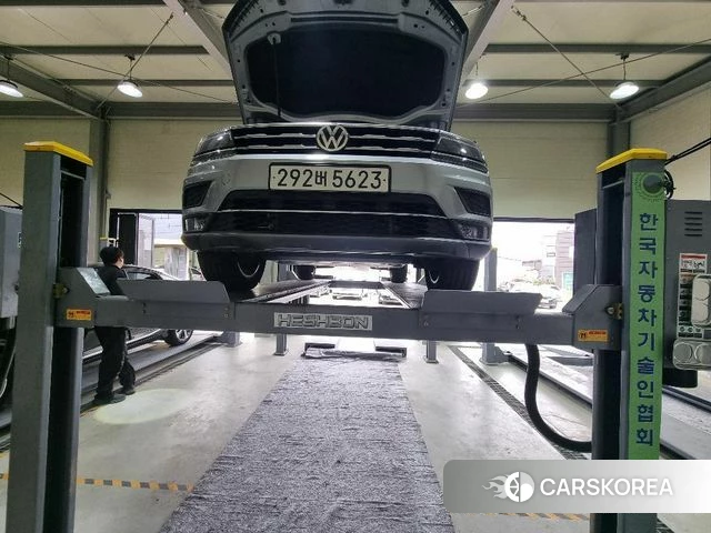 Volkswagen Tiguan Allspace 2020 Серебристо-серый из Кореи