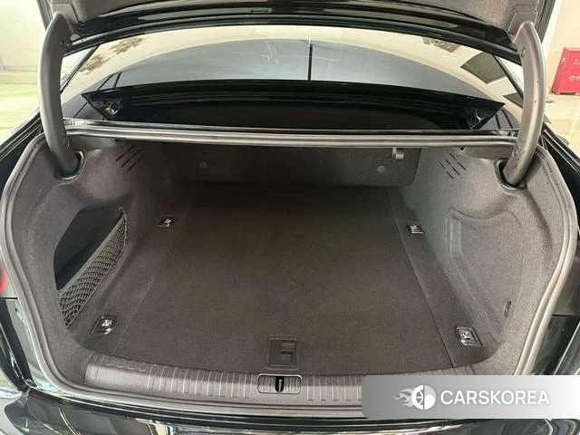 Audi A6L 2020 Черный из Китая
