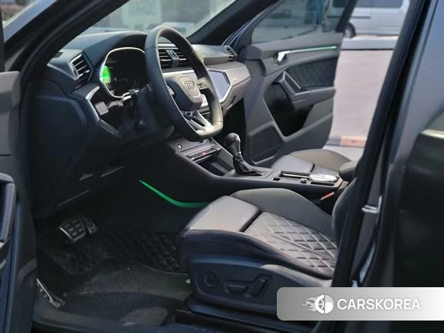 Audi Q3 2023 Темно-серый из Китая
