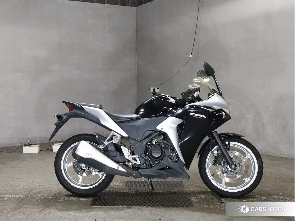 Проданный Honda CBR250R 2011 из Японии