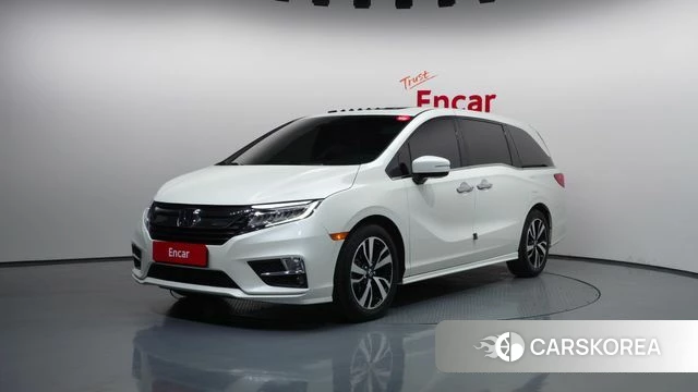 Honda Odyssey 2019 Белый из Кореи
