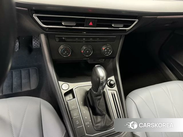 Volkswagen Lavida 2023 Серебристо-серый из Китая