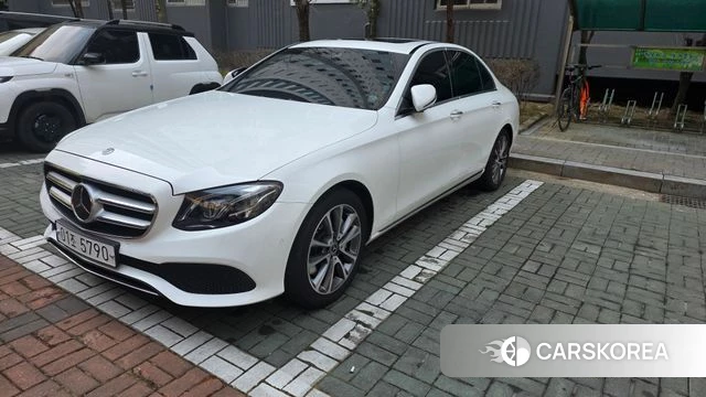 Mercedes-Benz E-Class W213 2018 Белый из Кореи