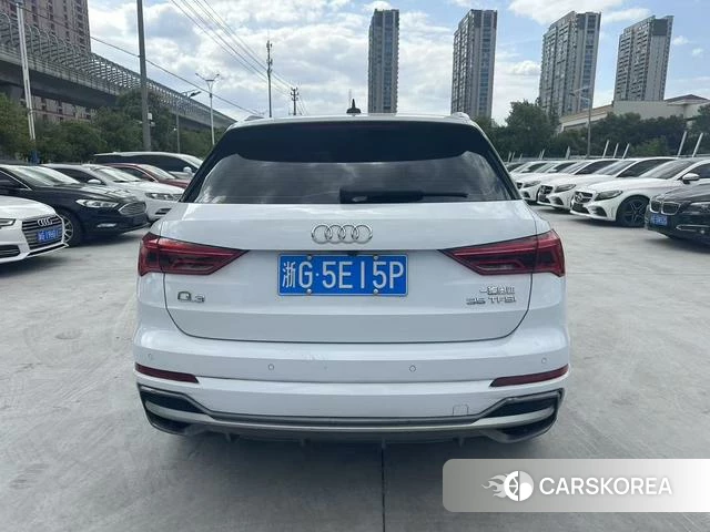 Audi Q3 2021 Белый из Китая