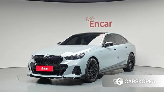 BMW 5 Series (G60) 2024 Серебристо-серый из Кореи