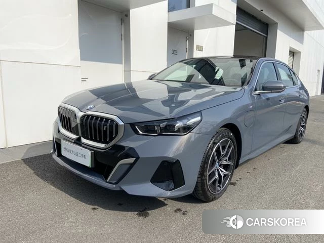 BMW i5 2025 Темно-серый из Китая