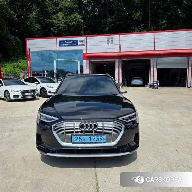 Audi e-Tron 2020 Черный из Кореи