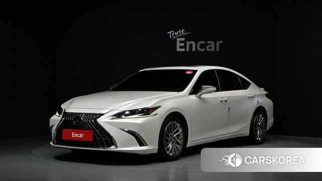 Lexus ES300h 7th generation 2023 Белый из Кореи