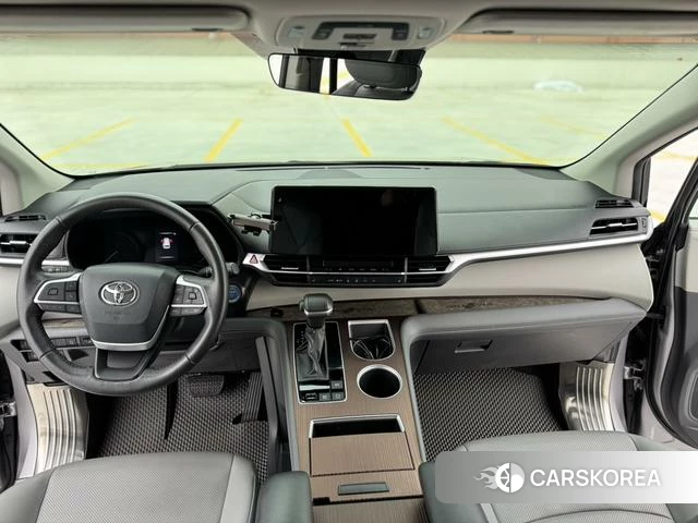 Toyota Grevia 2023 Серебристо-серый из Китая