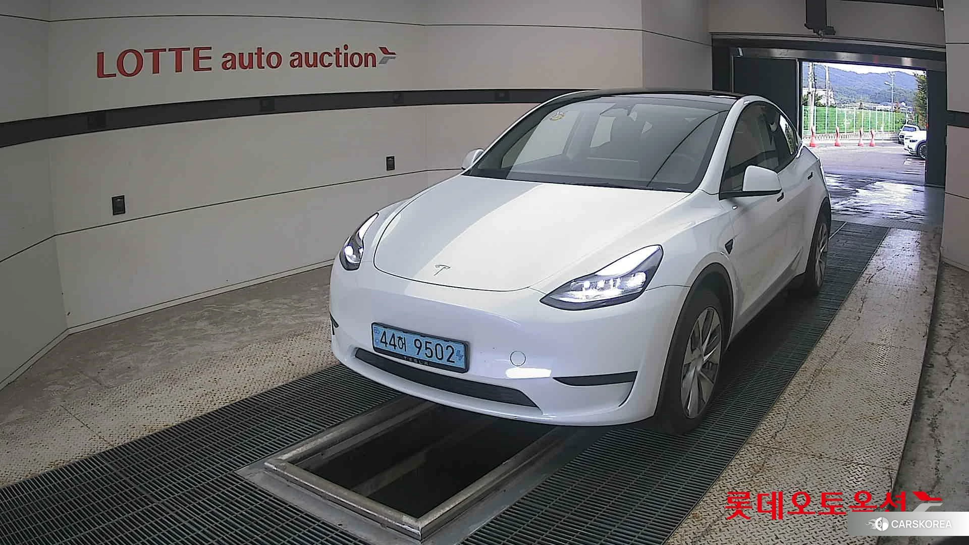 Tesla Model Y RWD 2024 Белый из Кореи