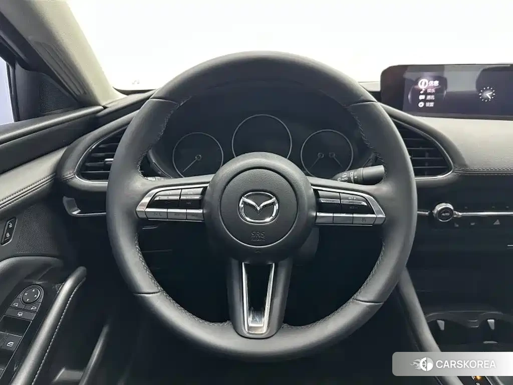 Mazda 3 2023 Белый из Китая